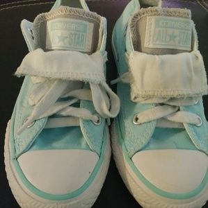 Girl's converses